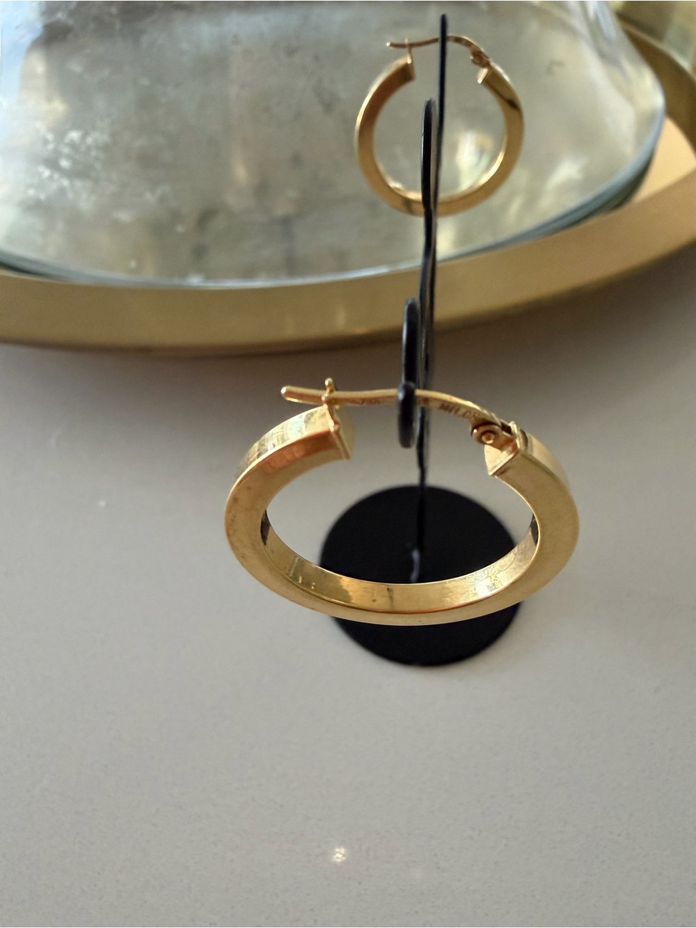 18kt 1” hoop Earrings - Picture 7 of 7